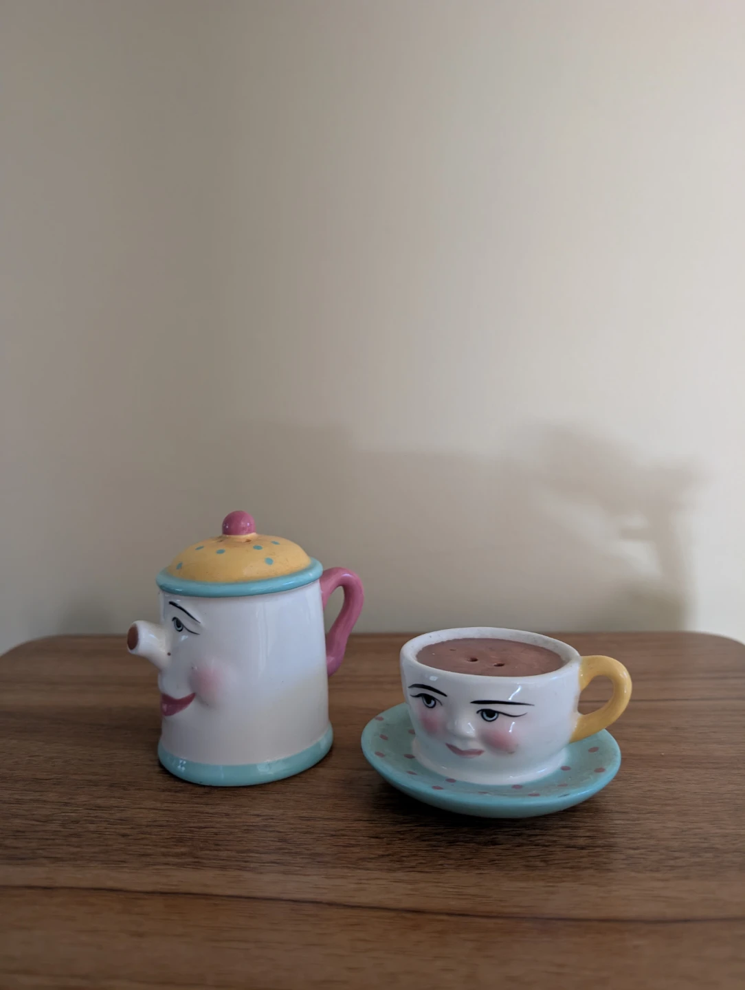 CLAY ART 1993 VINTAGE TEAPOT & TEACUP SALT AND PEPPER SHAKERS - photo 4