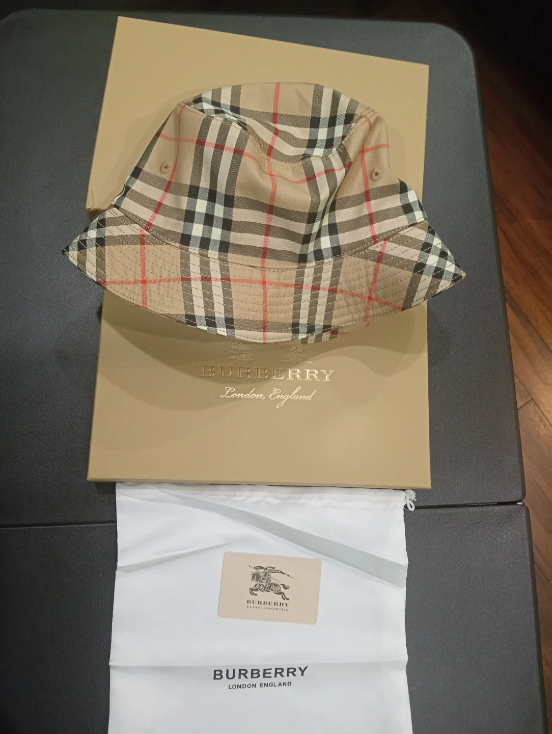 Burberry Vintage Check Bucket Hat unisex - photo 4