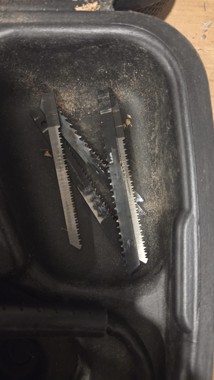 SKIL 3.7 Amp Orbital Jigsaw with Blade Set - photo 2