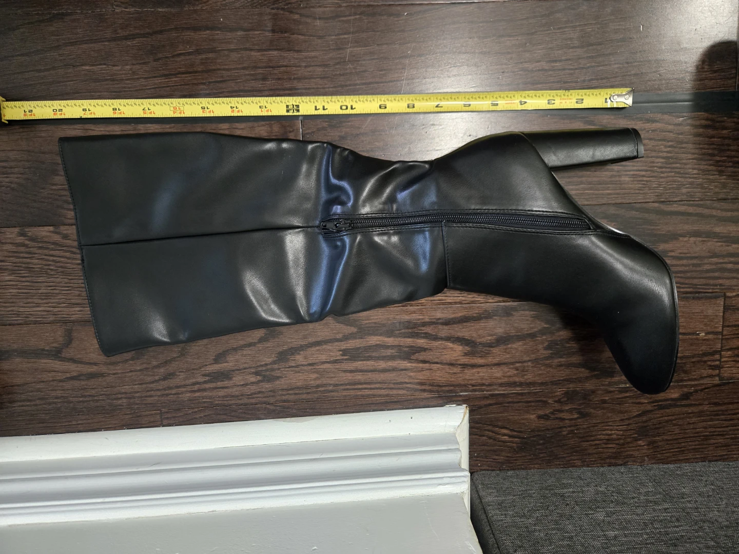Le Chateau Black Knee-High Boots - Size 8.5 - photo 2