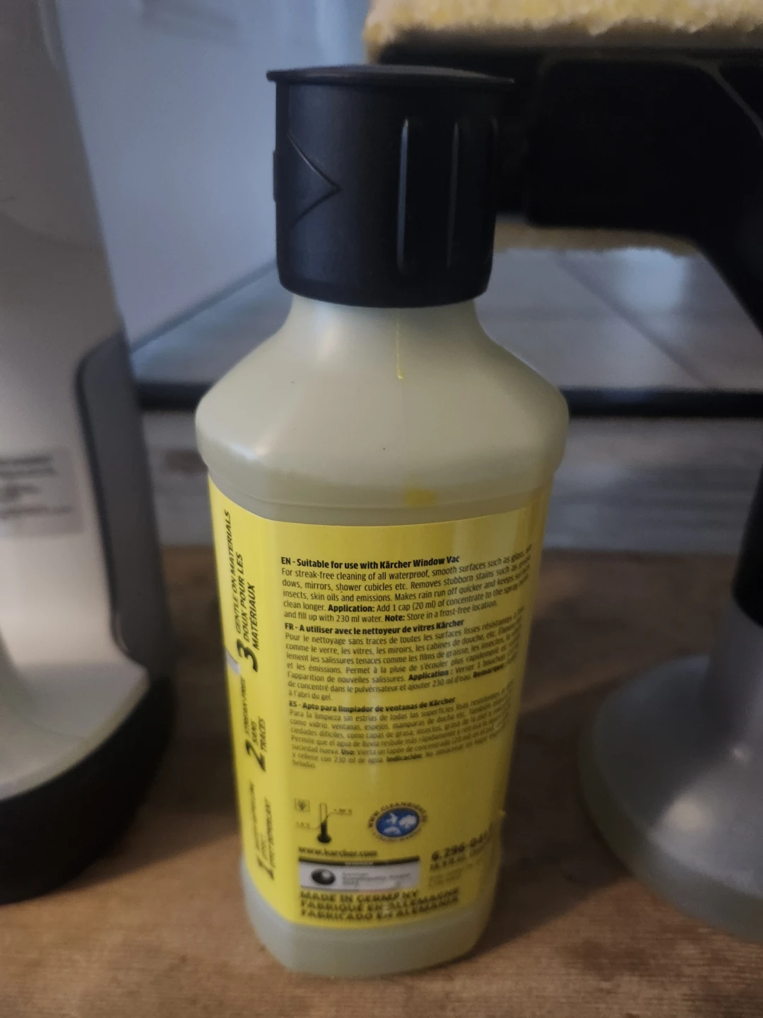 Kärcher Window Vac with Cleaning Concentrate - photo 2