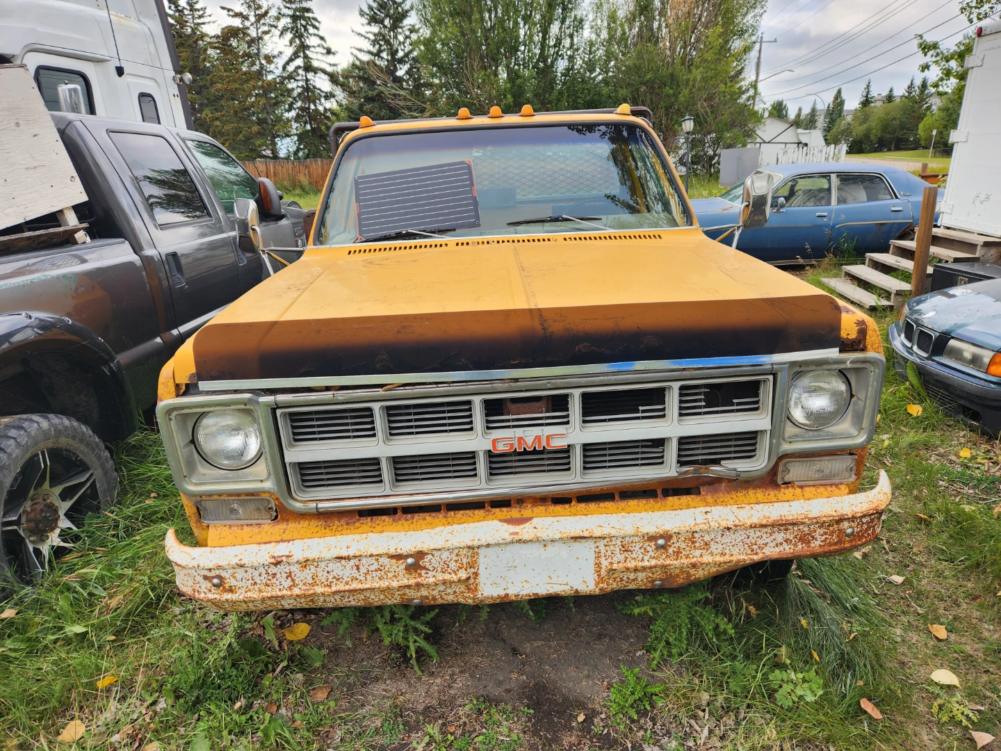 Vintage '77 GMC Flatbed Truck - photo 2