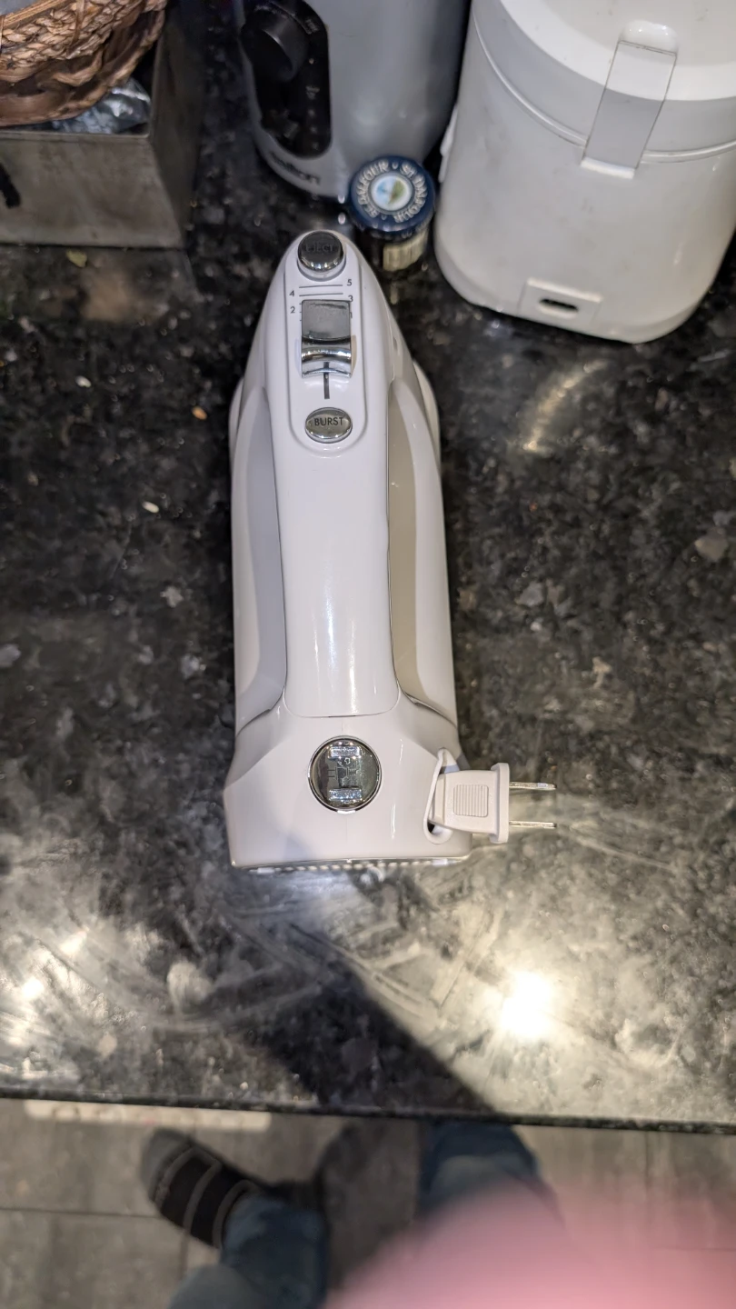 Kenmore Hand Mixer with Storage Case