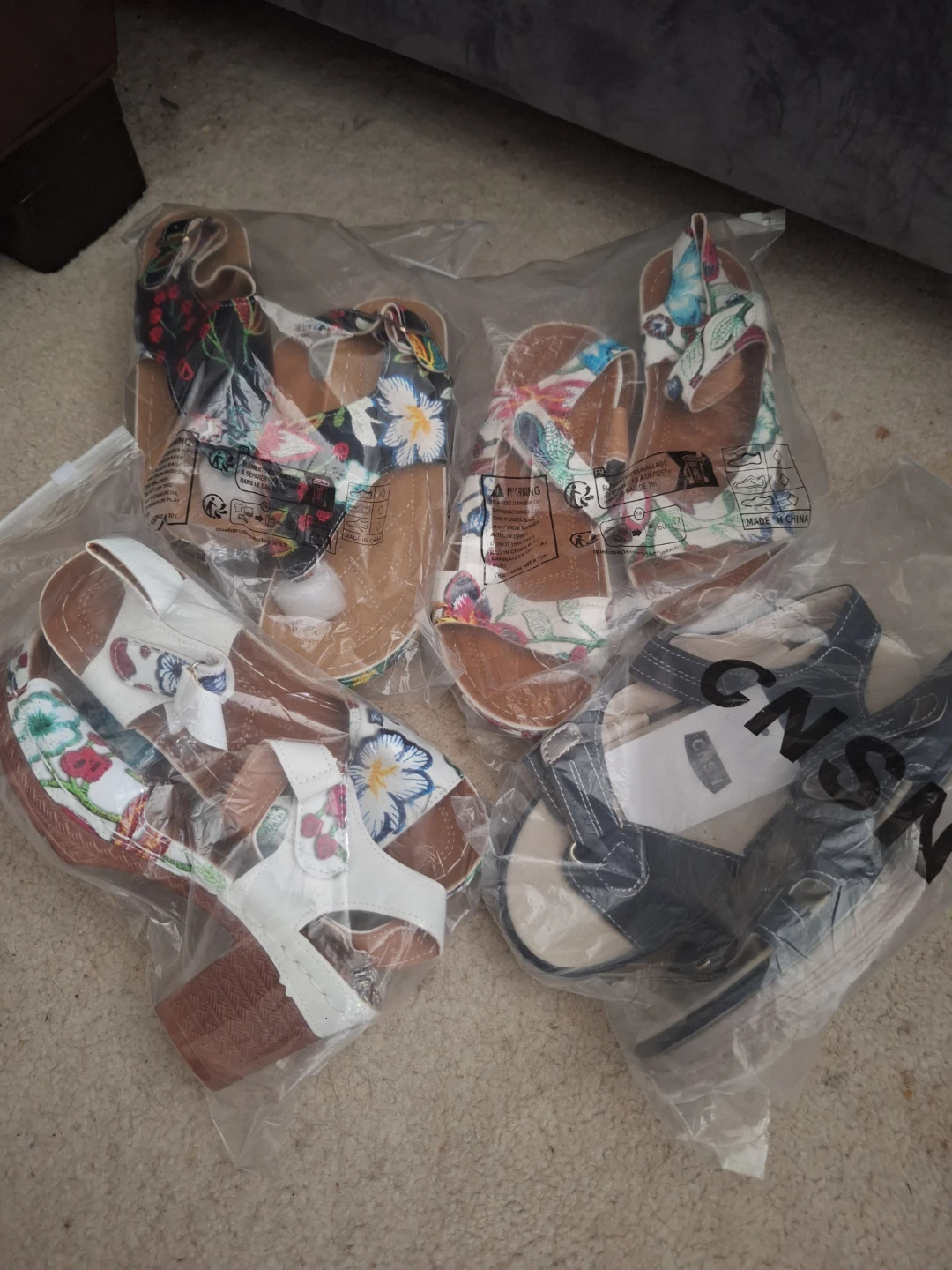 NEW Floral and Navy CNSN Women's Sandals (5.5-6.5)