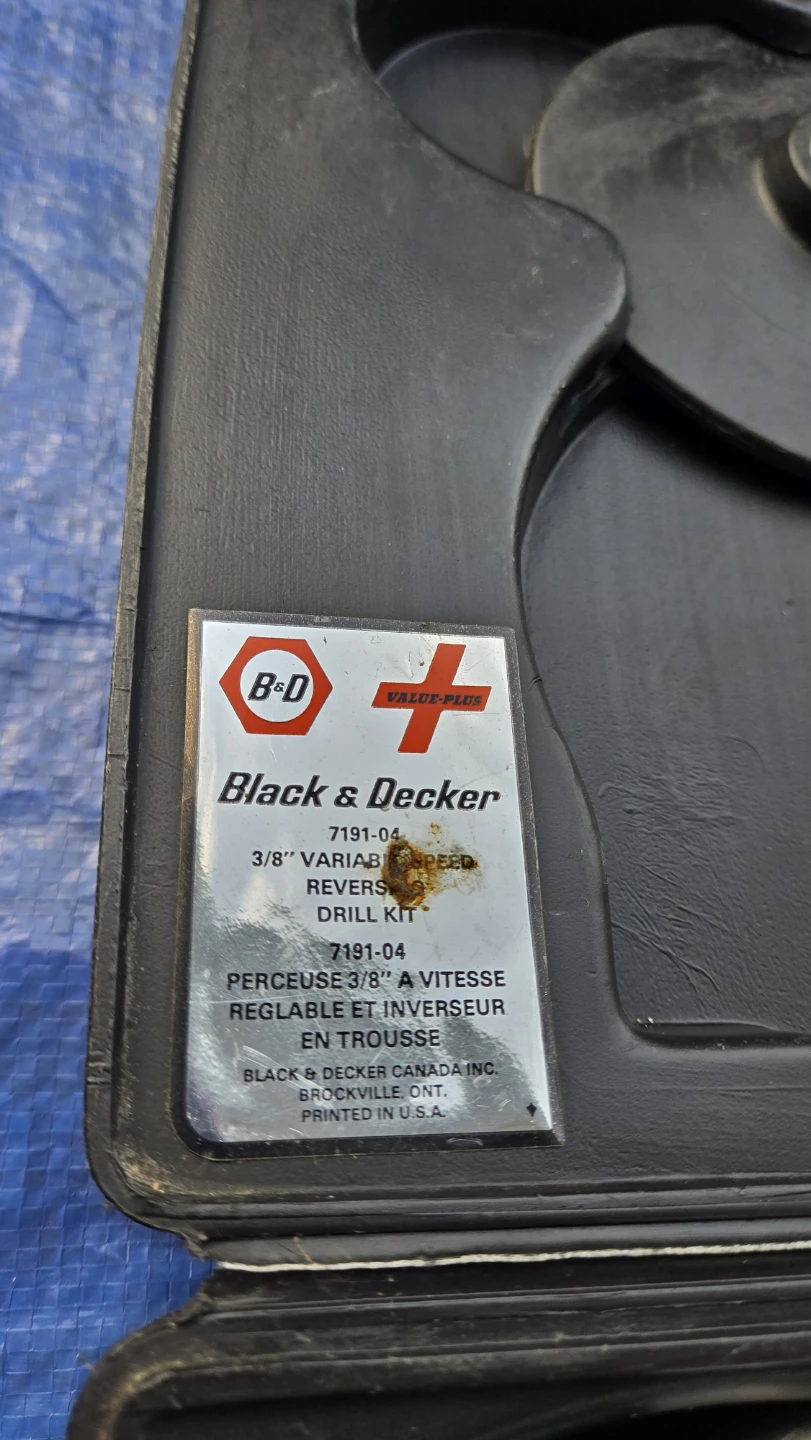 Black & Decker 3/8" Variable Speed Drill Kit - photo 3