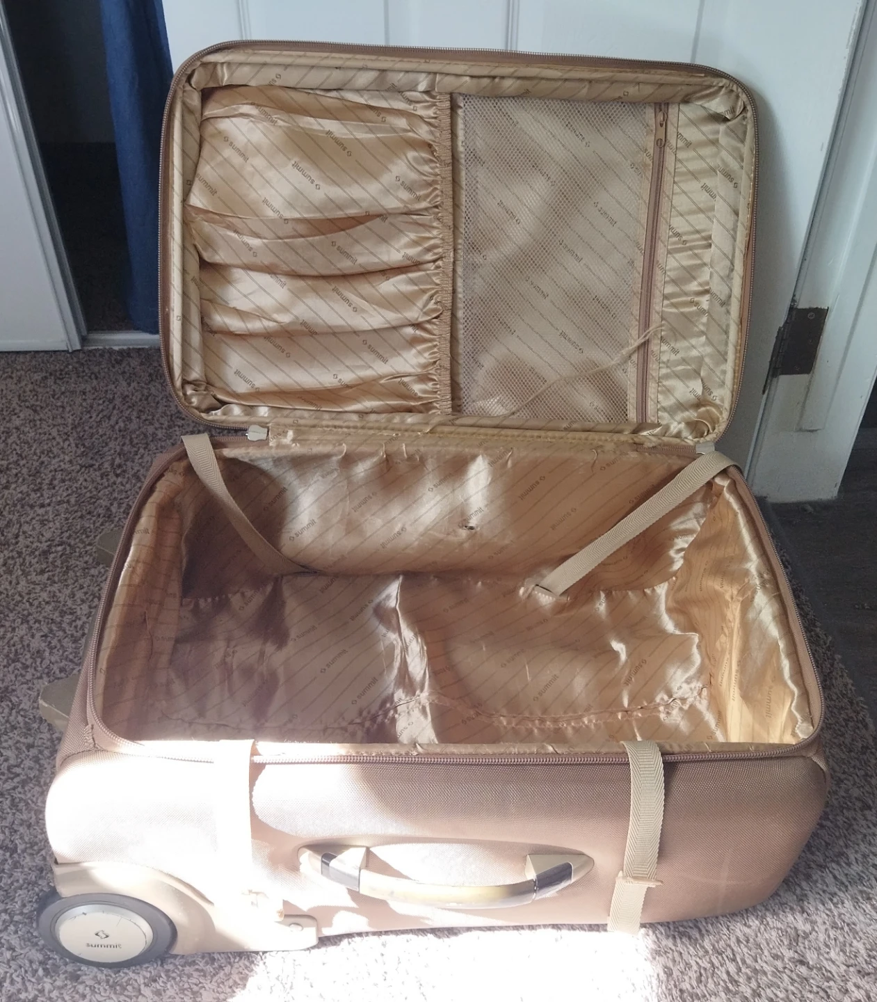 Summit rolling suitcase - photo 2
