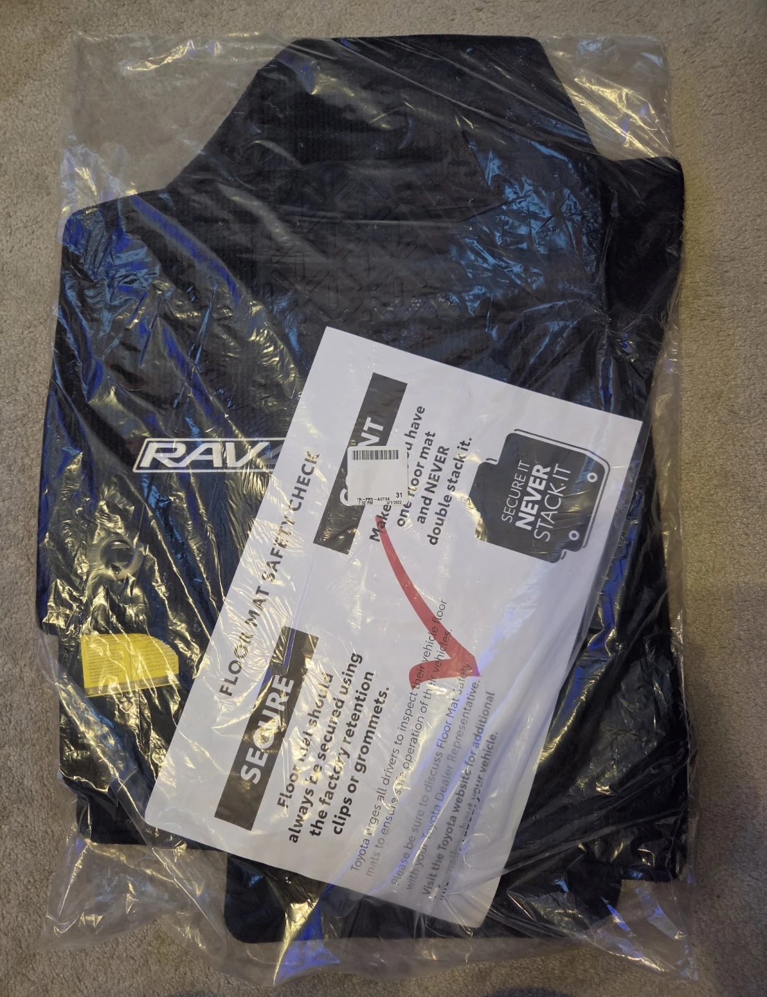 Toyota RAV4 - Brand New Carpet Mats - photo 2