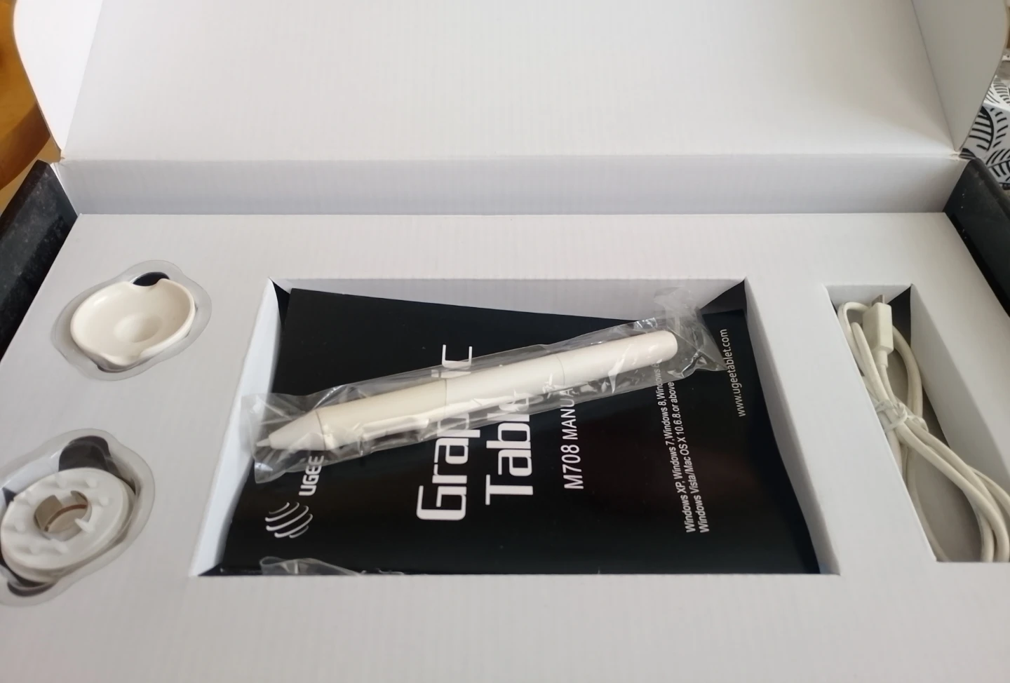 Ugee M708 Graphics Tablet - White