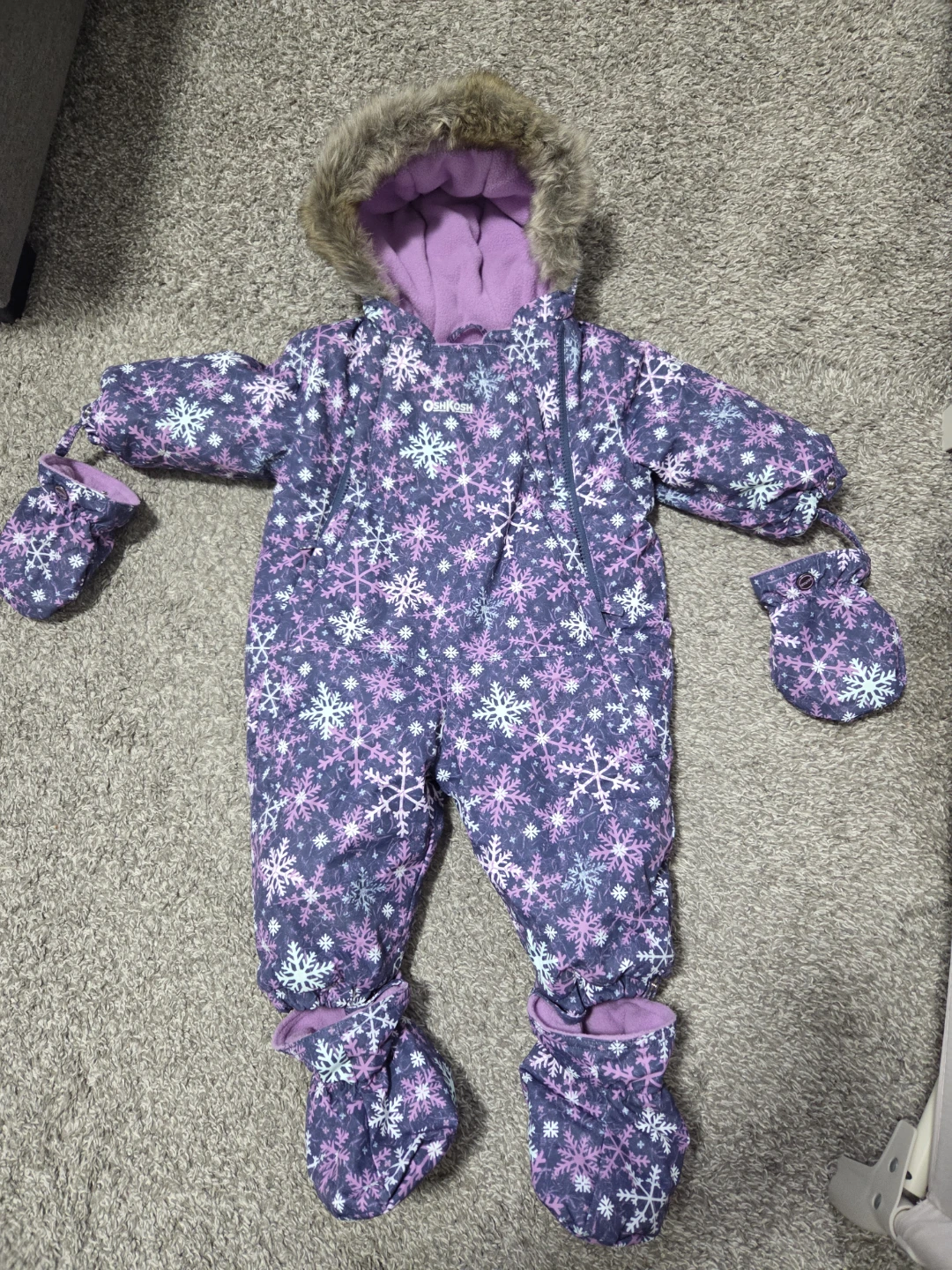 OshKosh B'gosh snowflake snowsuit 6-9M