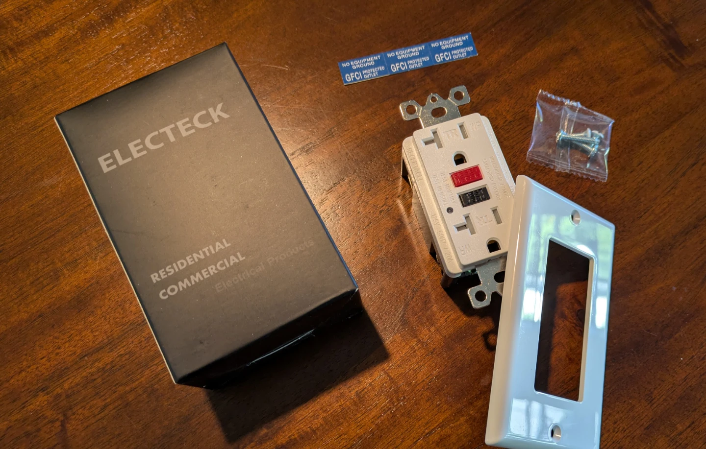 20 amp GFCI RECEPTACLE KIT (Brand New) - photo 2
