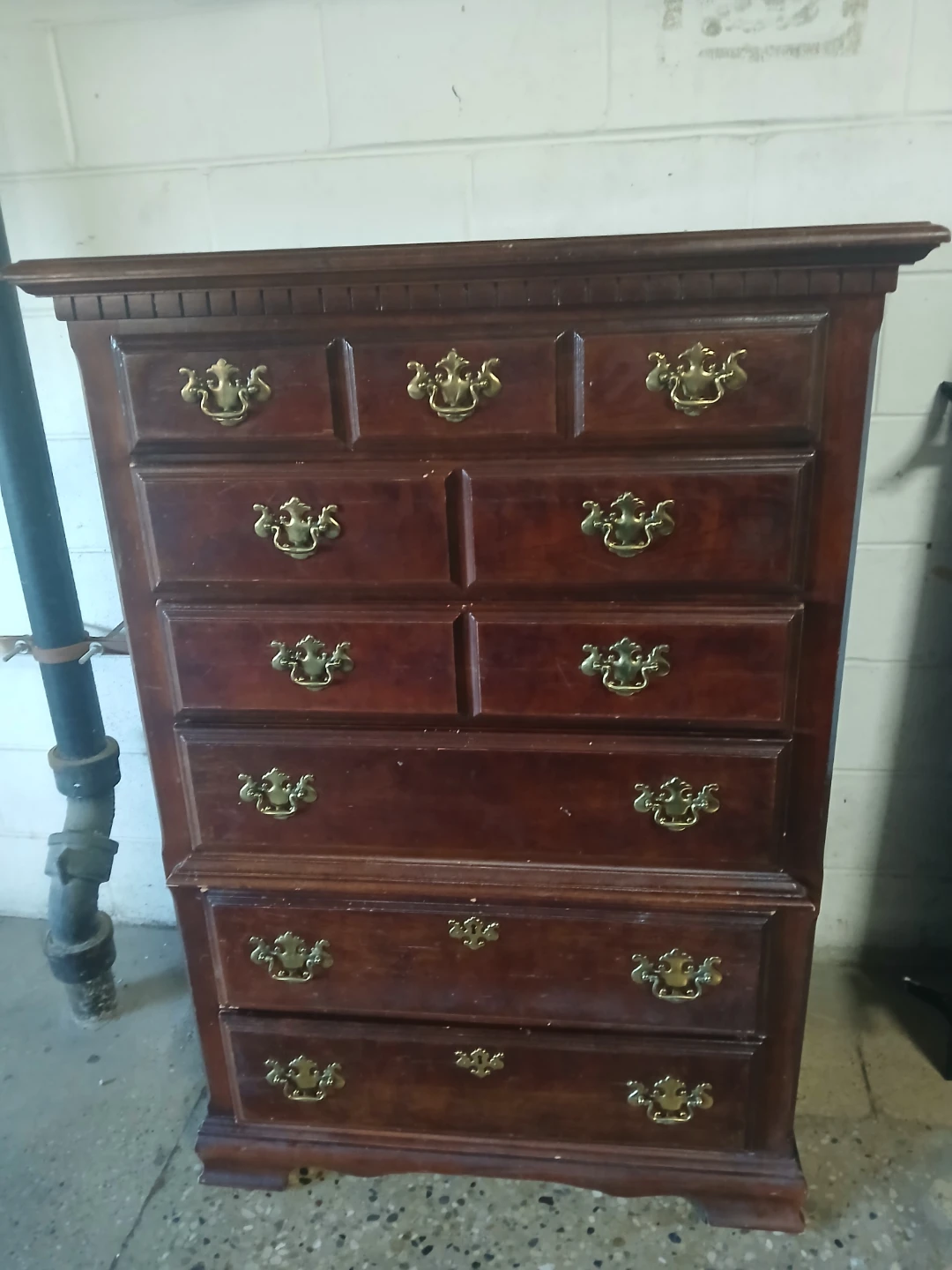 DRESSER