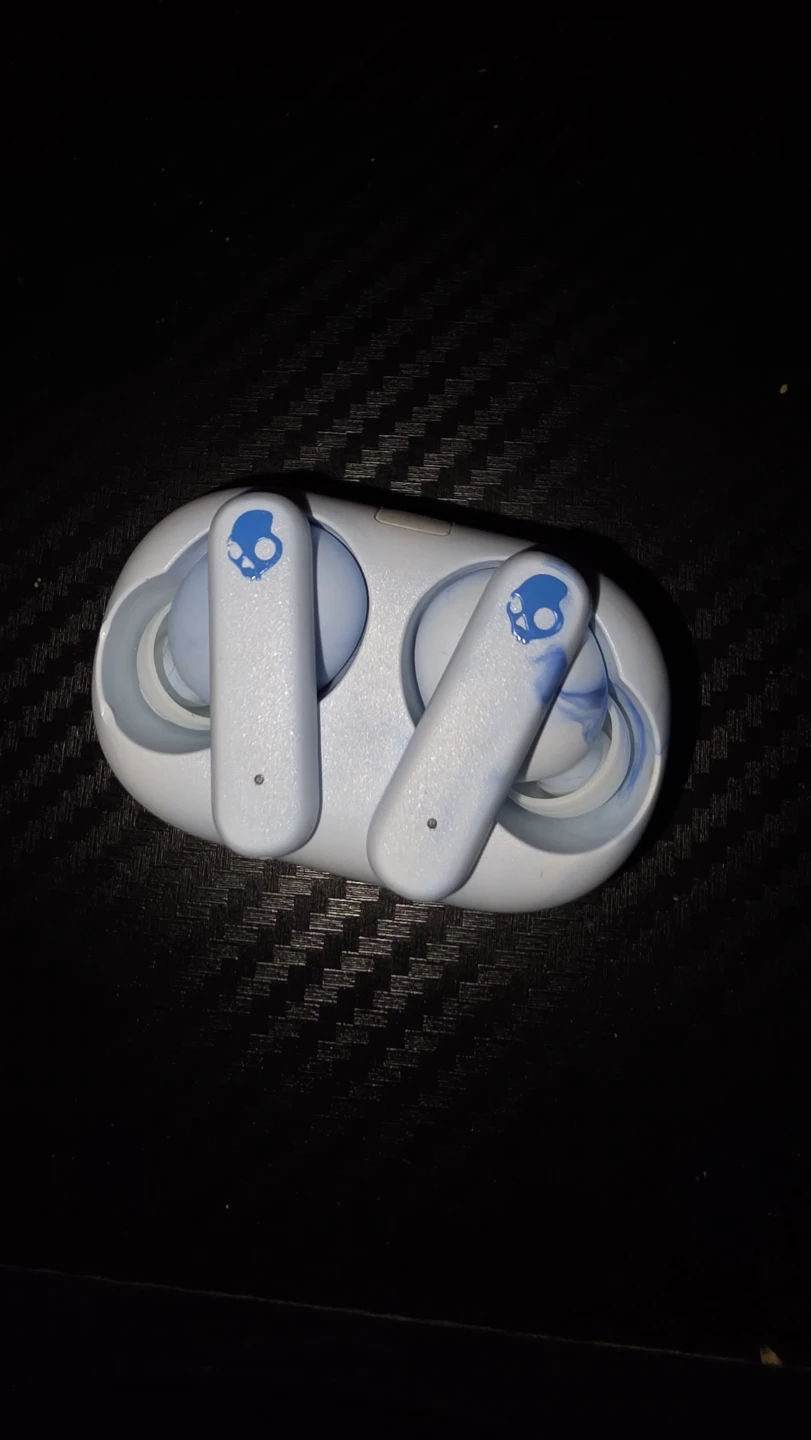 Skullcandy echo buds.