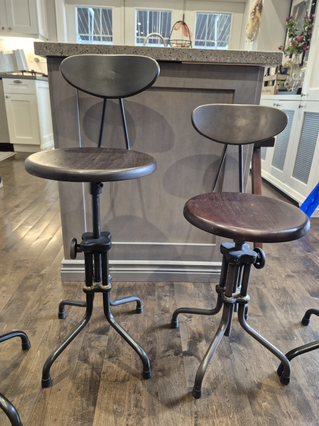 Set of 4 Adjustable Industrial Bar Stools - photo 2