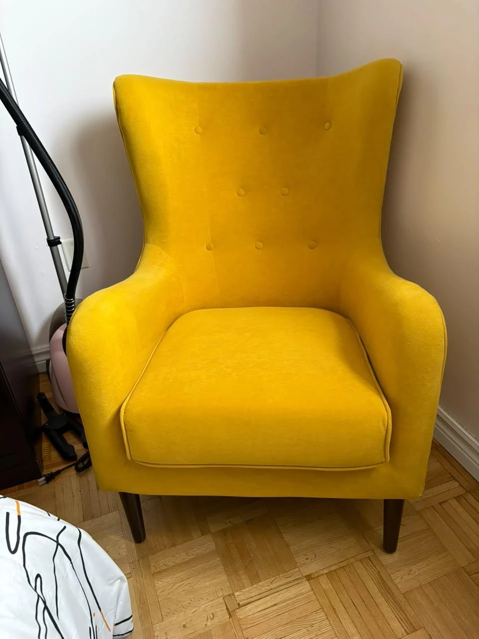 Beautiful Structube Arm Chair