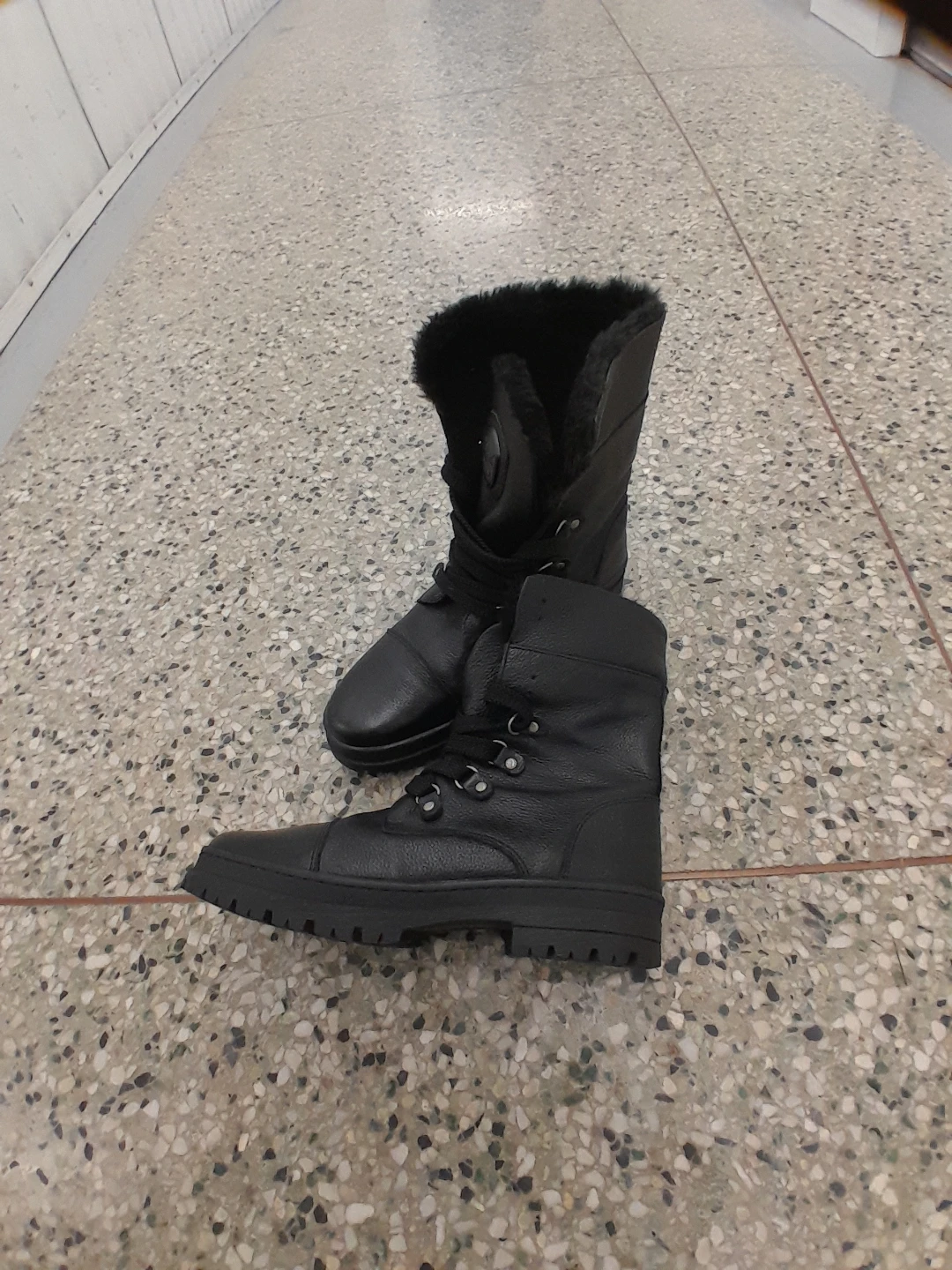 Pajar Black Fur-Lined Winter Boots Women's Size 8 - photo 3