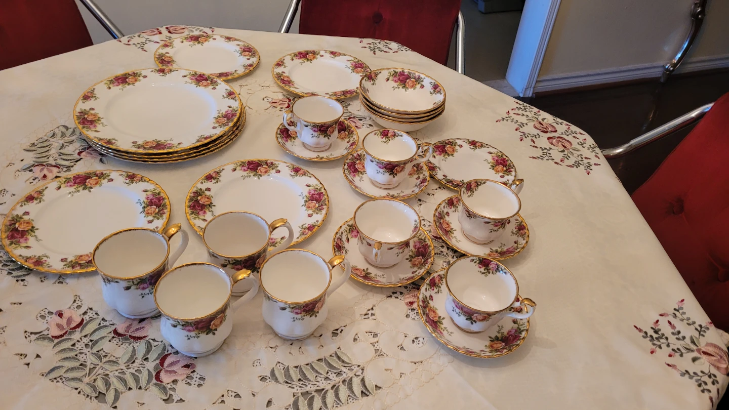 Brand New Royal Albert Old Country Rose China - photo 2