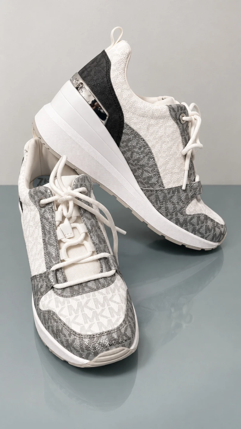 Michael Kors sneakers white and silver size 7.5 - photo 2