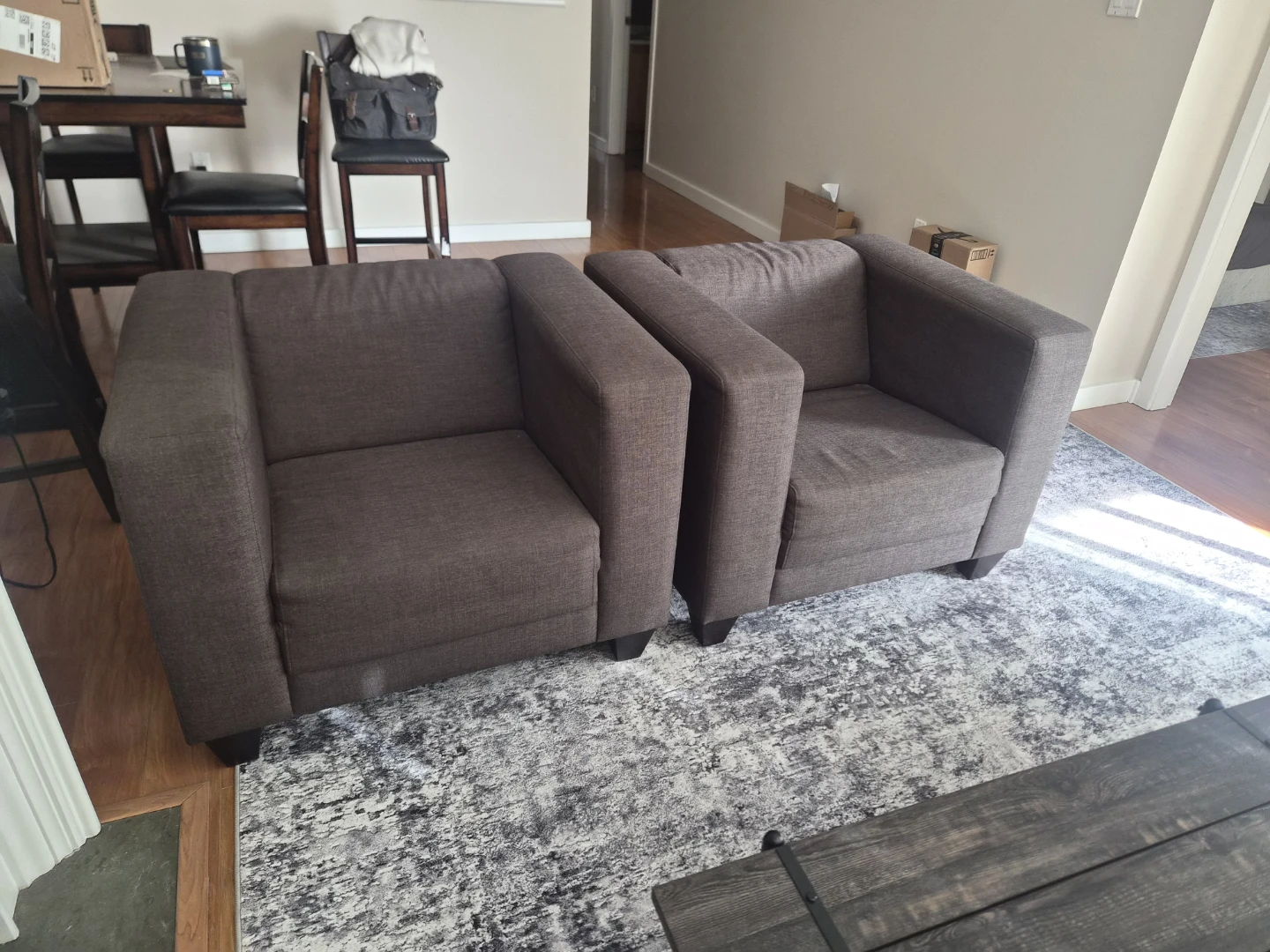 3 piece couch and 2 chairs EQ3 - photo 3