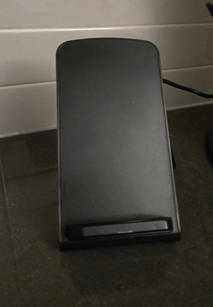 Wireless Charging Stand 🏈