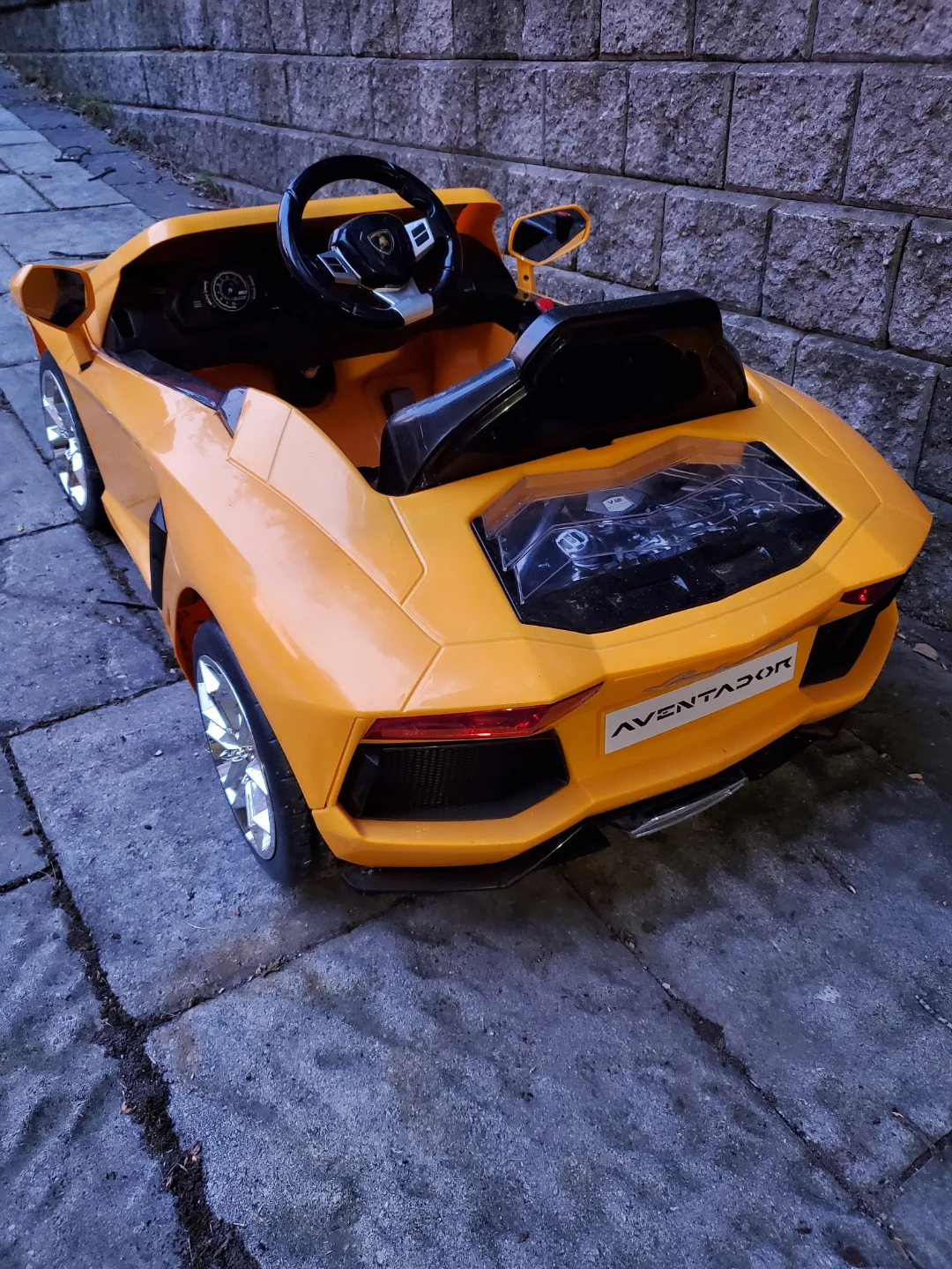 Lamborghini Aventador Kids Ride-On Car - photo 3
