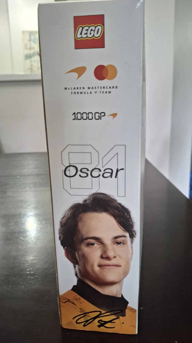 LEGO McLaren Oscar Piastri Helmet 43017 - photo 2