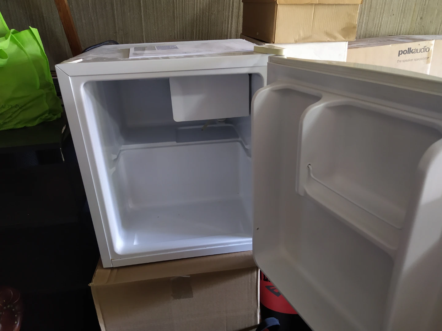 Master Chef Compact Mini Fridge - photo 3