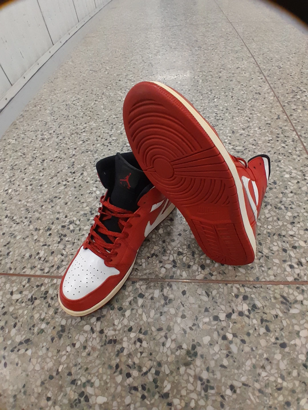 Air Jordan 1 Mid Red White Sneakers Men's Size 11 - photo 2