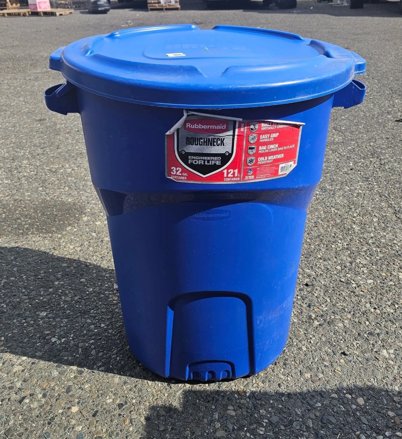 Rubbermaid Roughneck 32 Gallon Waste Container