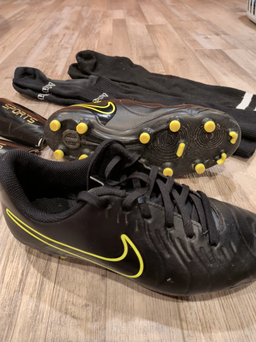 Boys Nike Soccer cleats size 5.5