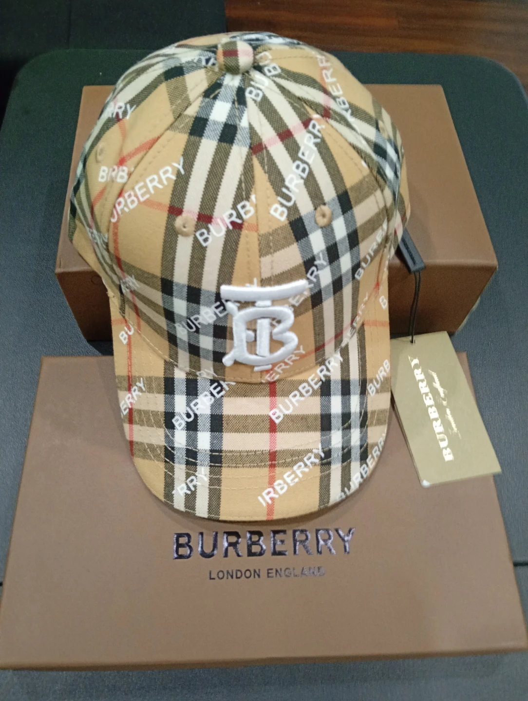 Burberry cap unisex