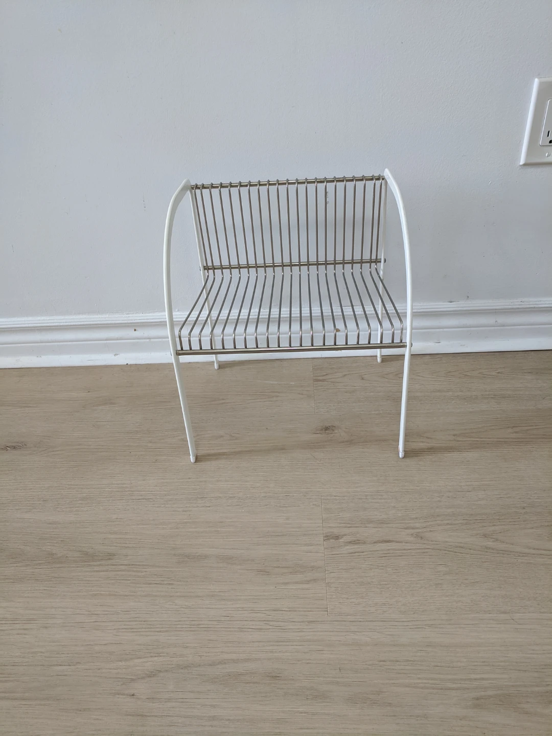 White Metal Wire Rack Stand