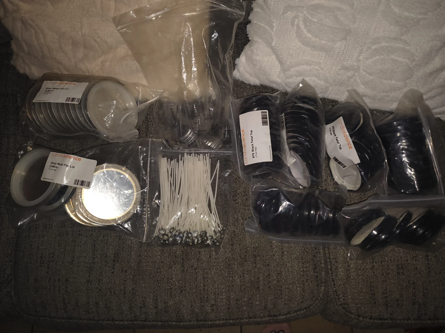 Candlescience Silver Metal Flat Lids & Black Twist Tops