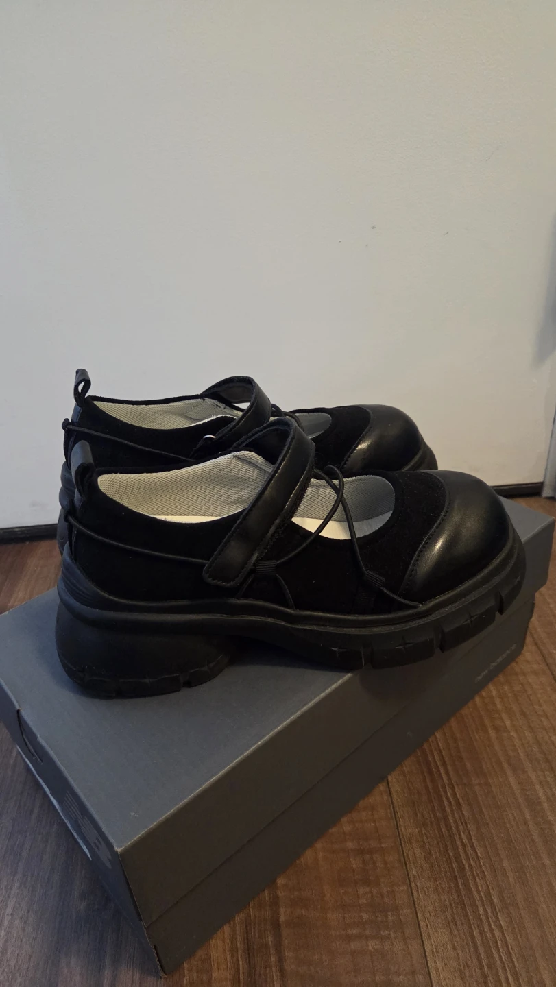 Chunky black platform Mary Jane shoes - photo 3