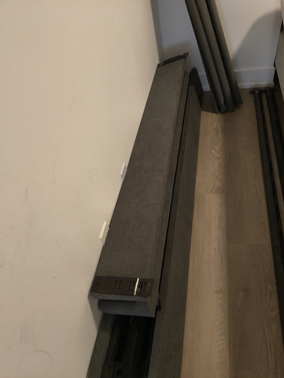 Upholstered Platform Bed frame with slats - Queen - photo 3