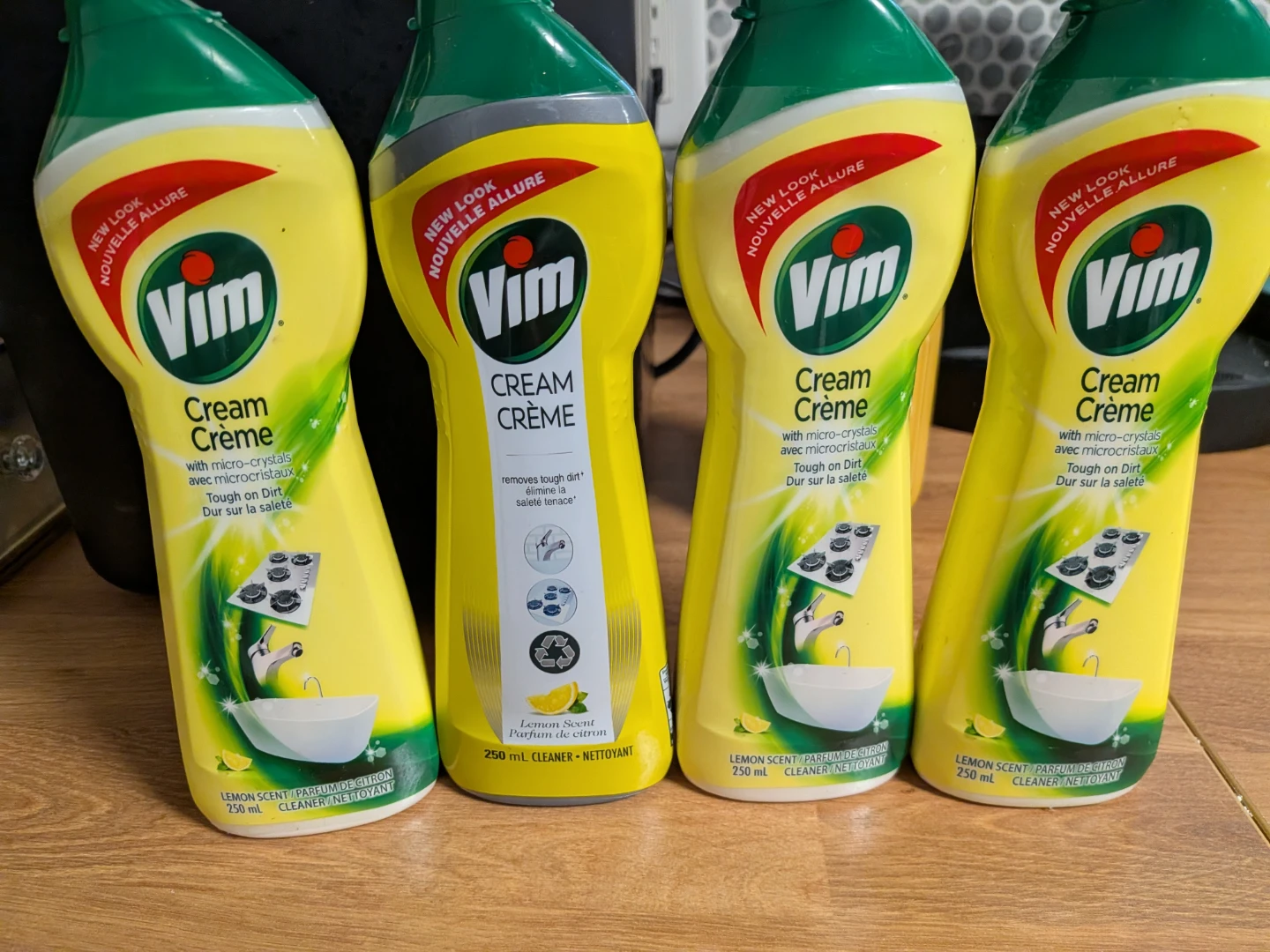 4 Bottles of Vim Cream Cleaner - Lemon Scent
