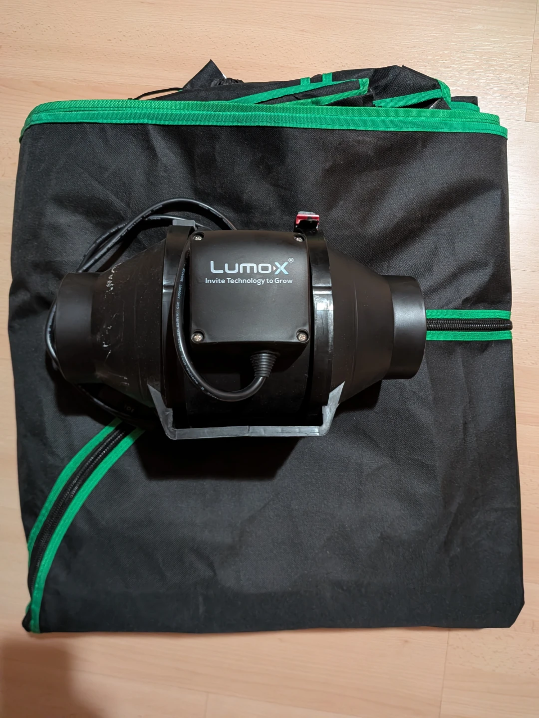 Lumox fan and 4x4 tent with hardware