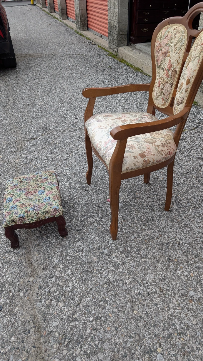 Vintage Accent Chair with Matching Footstool - photo 4