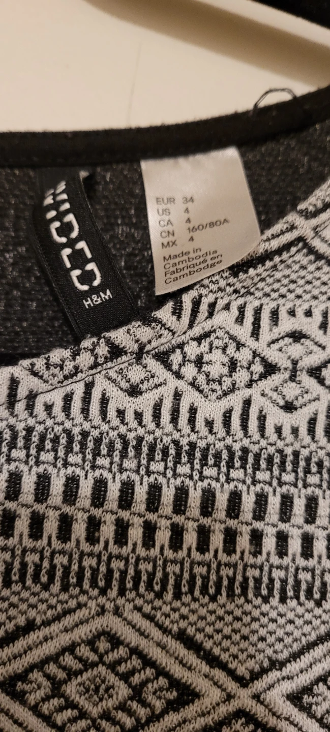H&M DIVIDED black and white patterned dress - photo 3
