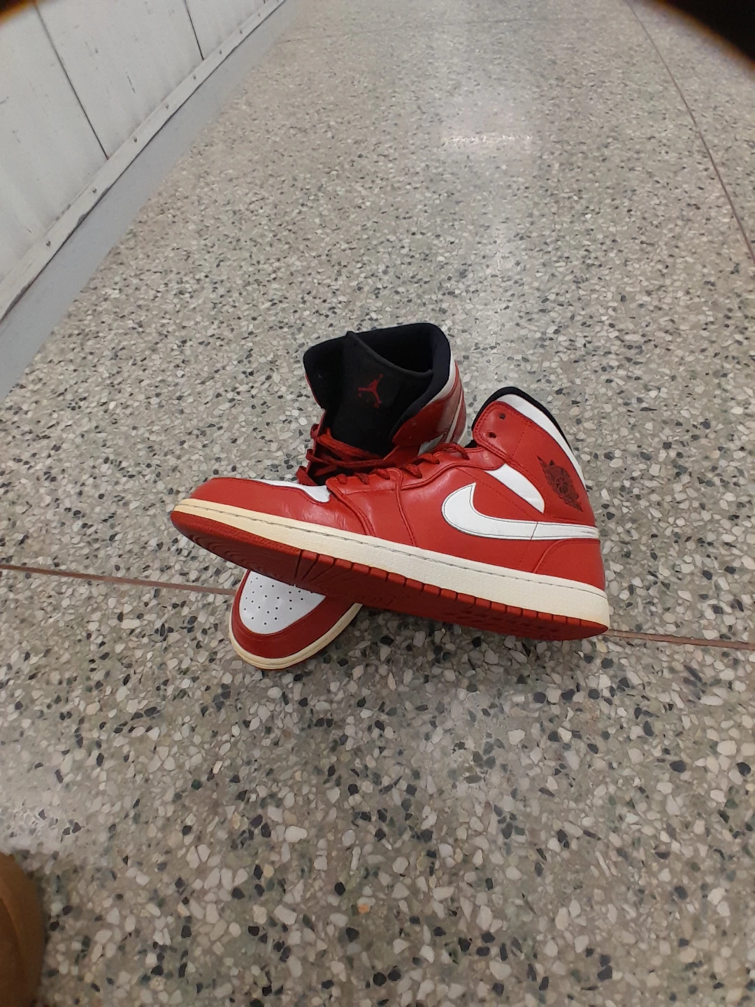 Air Jordan 1 Mid Red White Sneakers Men's Size 11 - photo 4