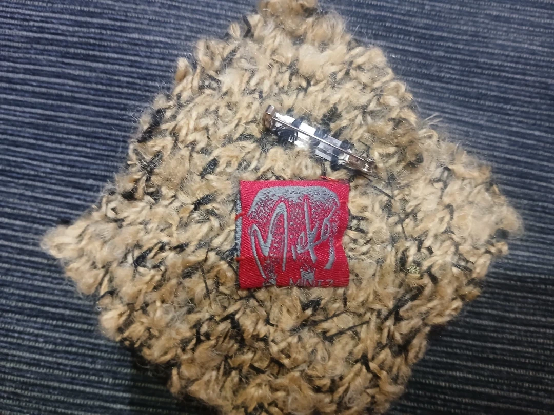 🏈 Soft knit fabric pin by Mieko - photo 2