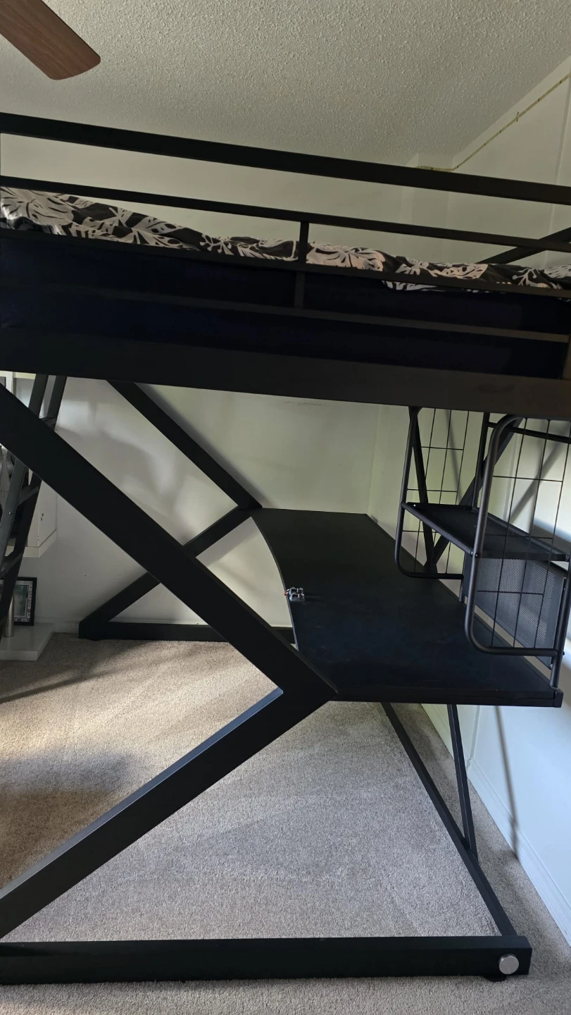 Metal Bunk bed with a desk included - photo 4