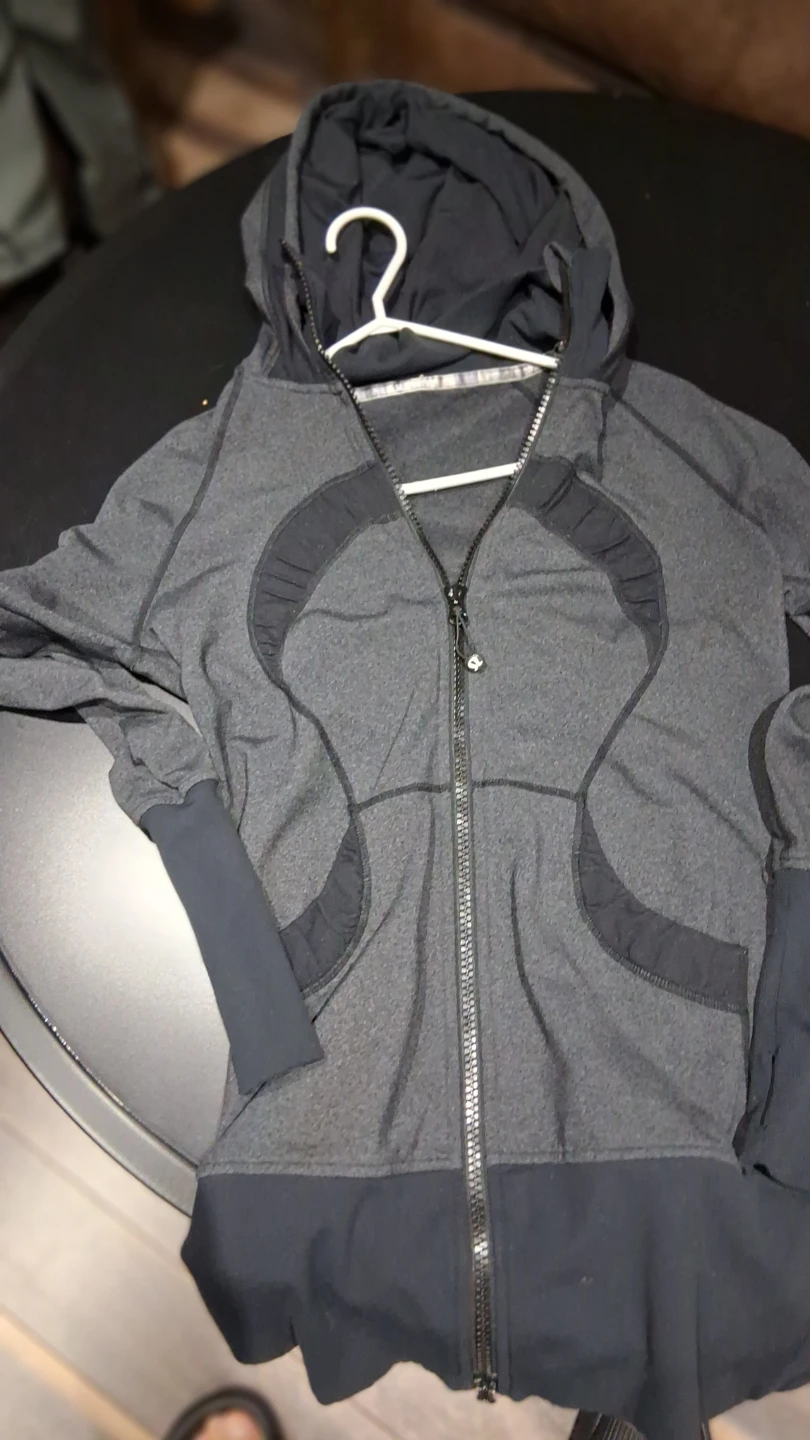Lululemon Women's Zip-Up Hoodie size 6 - photo 2