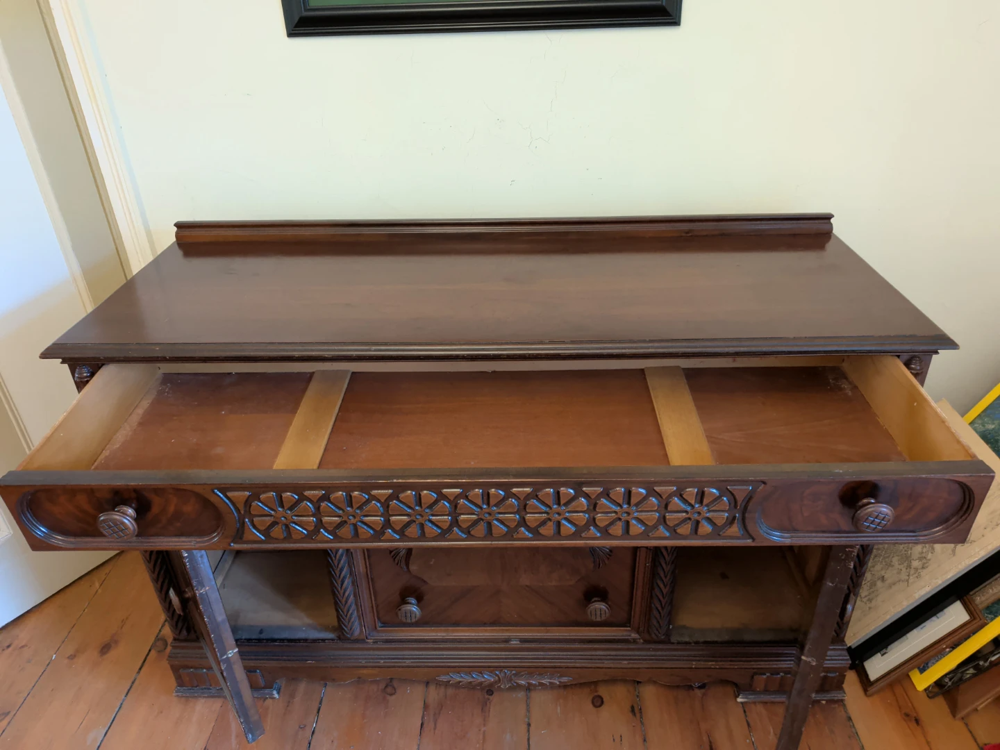 Antique Wooden Sideboard / Buffet with Carved Details - photo 5