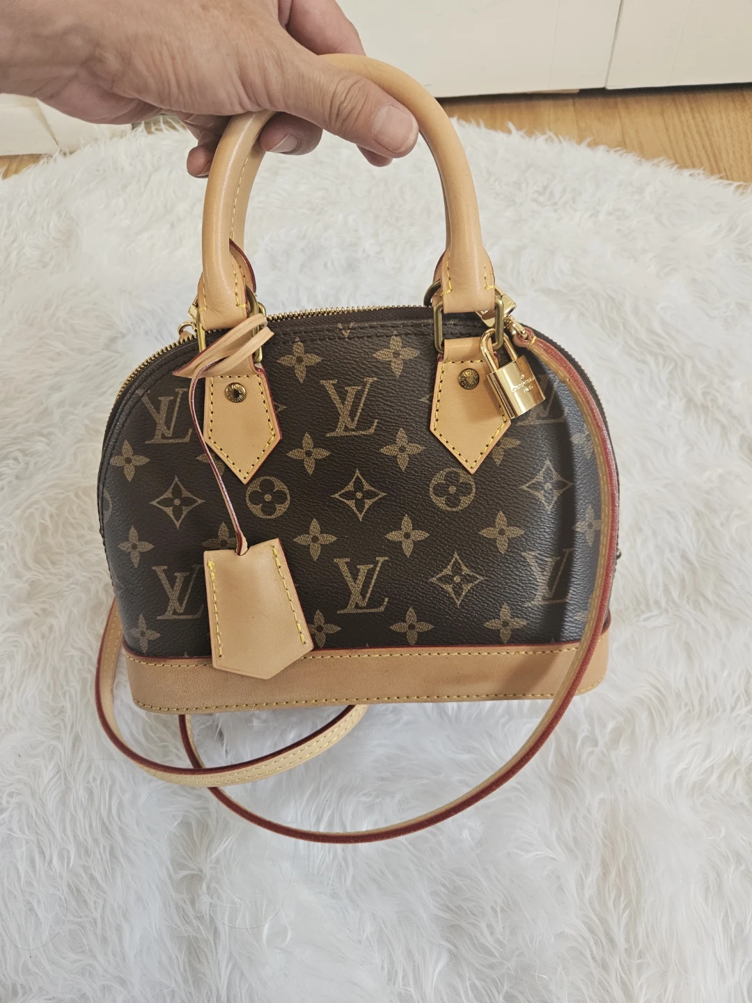 Louis Vuitton Alma BB Monogram Handbag - photo 2