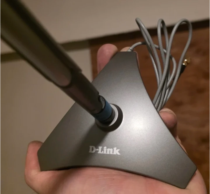 TP-Link Wireless Adapter and D-Link Antenna Stand - photo 3