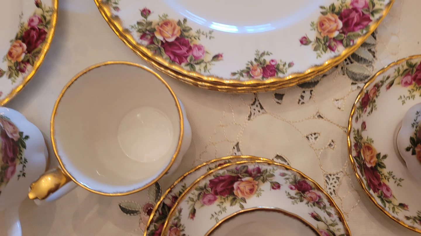 Brand New Royal Albert Old Country Rose China