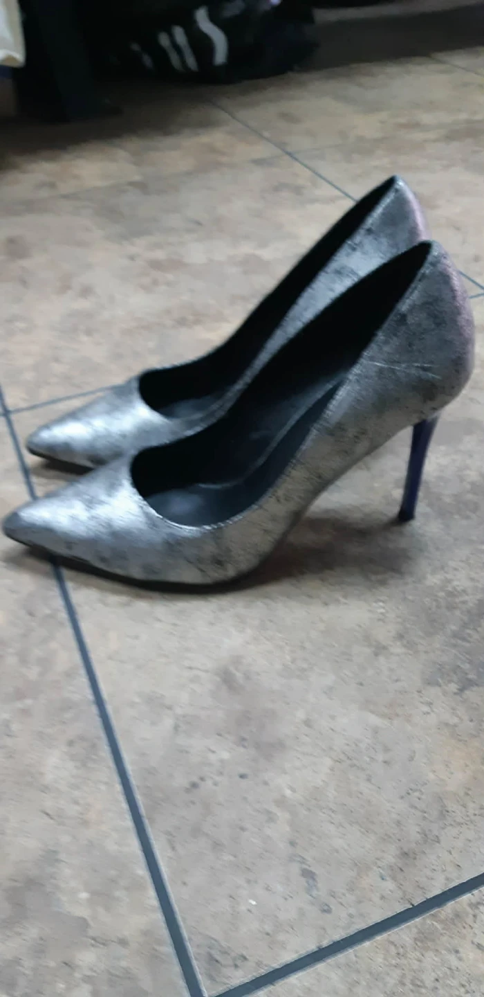 ALDO Metallic Silver Pointed Toe Heels size 10 - photo 2