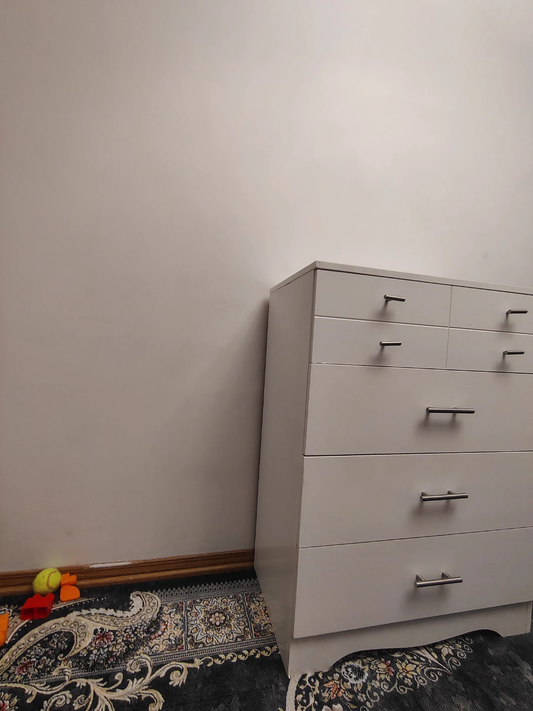 White 4-Drawer Dresser - photo 3