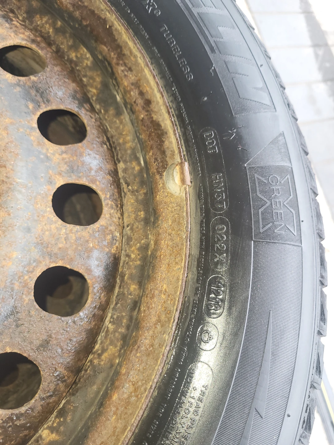 4 x 225/65R17 Winter Tires on Rims Michelin X-Ice - photo 2