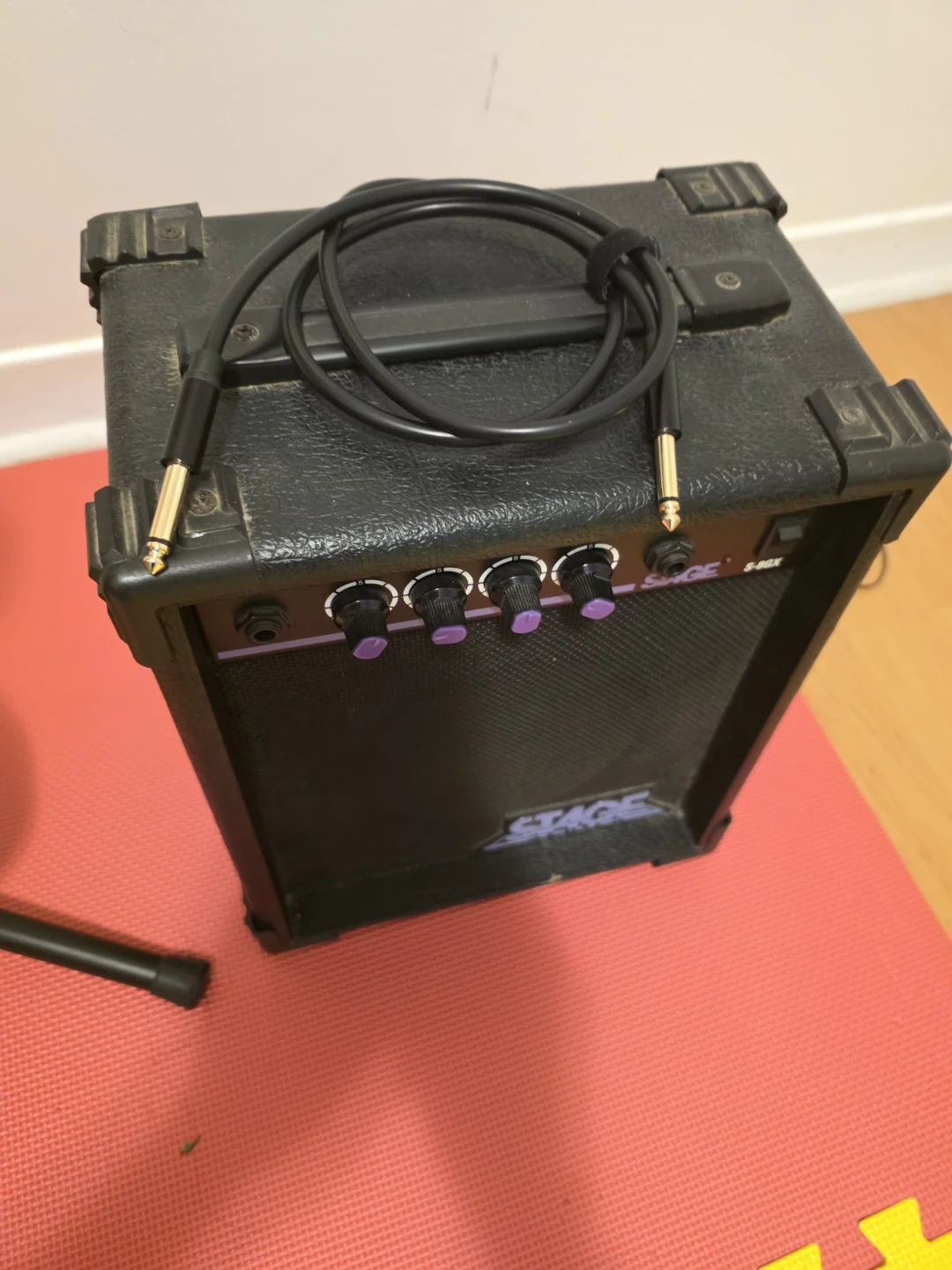Electric guitar amp and cable - photo 5
